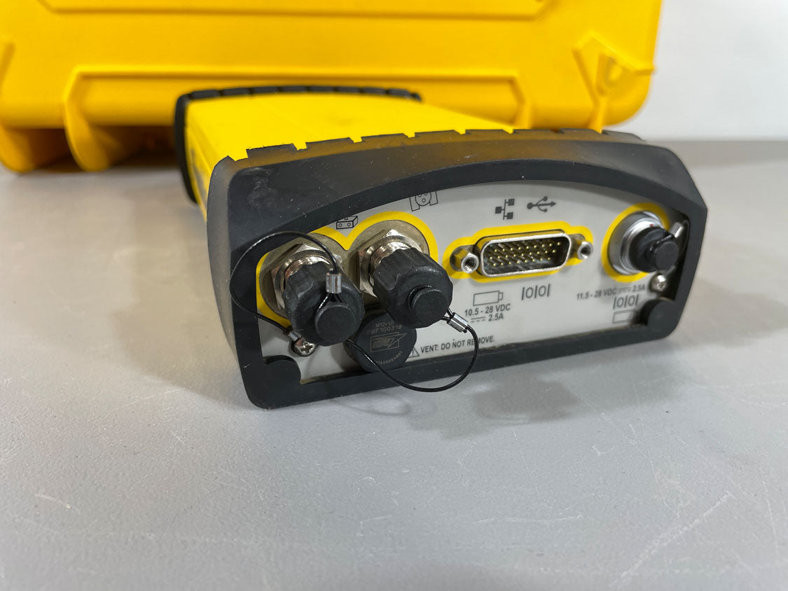 26 pin port on Trimble SPS855 with UHF radio (410-470 MHz)