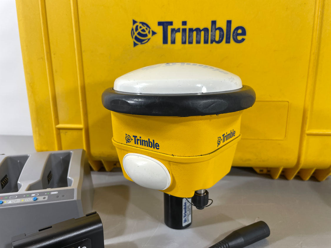 Trimble SPS985 with UHF radio for land survey
