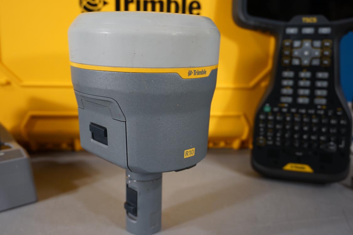 Trimble R10 Rover with TSC5, Access, 450 MHz - Positioning Solutions