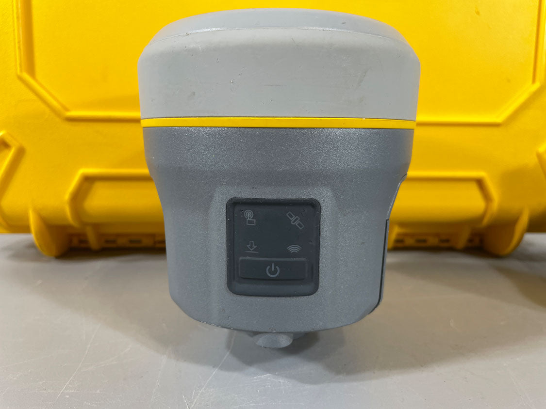 Trimble R10 front keypad