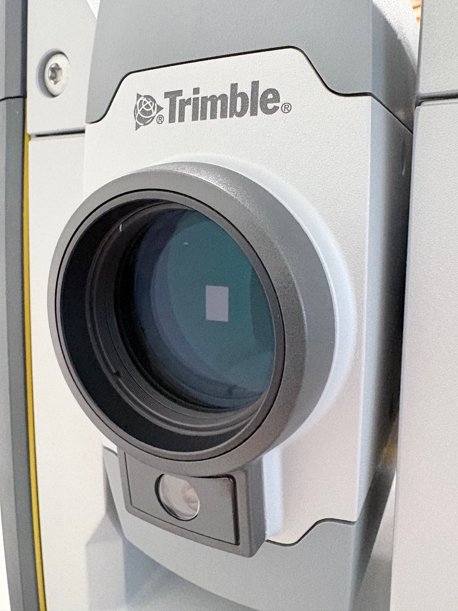 Trimble SPS730 Robotic Total Station for Survey and Machine Control